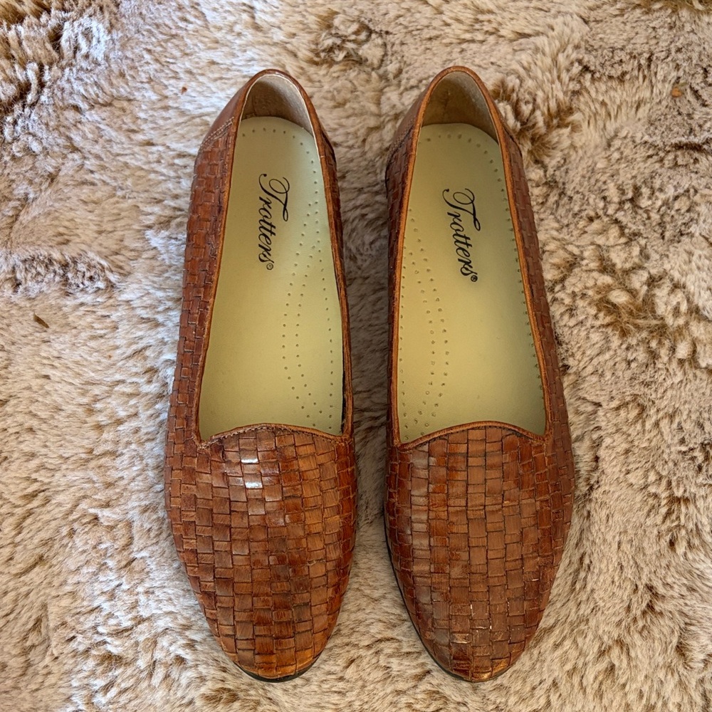 Trotters Women's Leather Tan Woven Flats